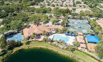 1750 San Bernadino Way in Naples, FL - Building Photo - Building Photo