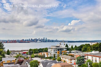422 E 3rd St in North Vancouver, BC - Building Photo - Building Photo
