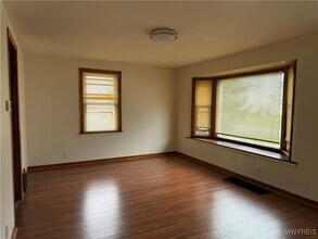 246 Crisfield Ave in Cheektowaga, NY - Building Photo - Building Photo