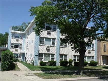 2740 W Pratt Blvd in Chicago, IL - Building Photo - Building Photo