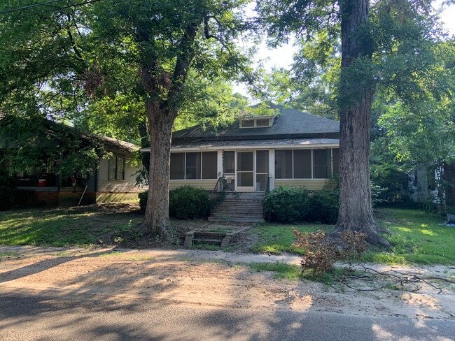 property at 1012 N 10th Ave