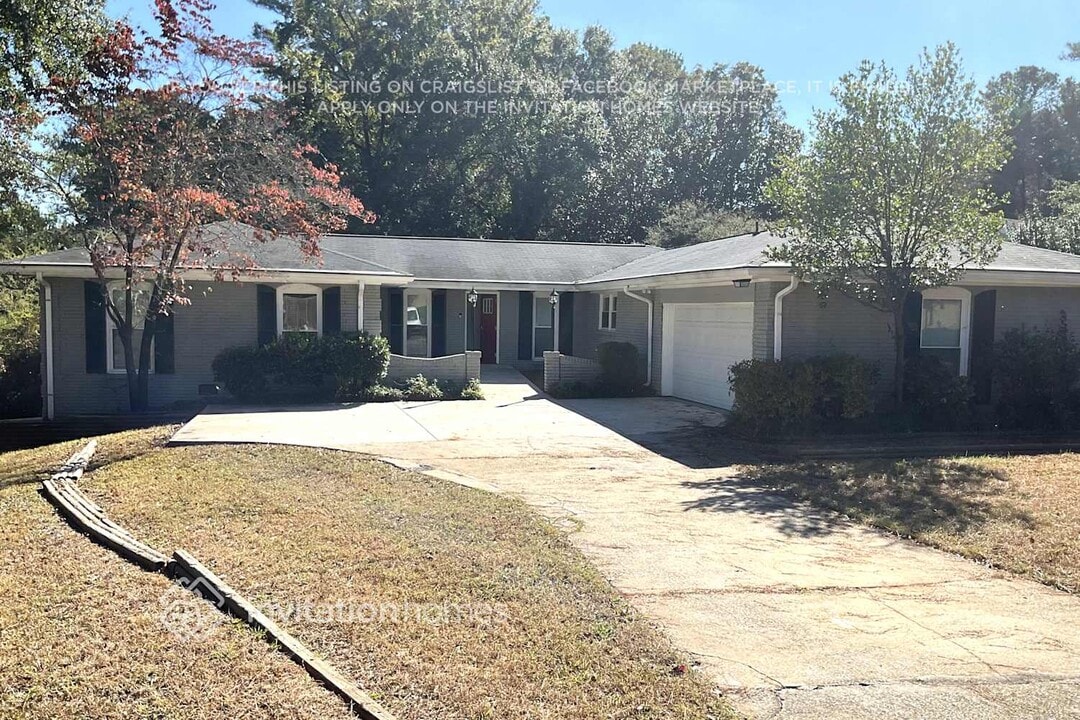 3887 Sable Dr in Stone Mountain, GA - Foto de edificio