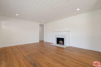 6711 W 87th Pl in Los Angeles, CA - Building Photo - Building Photo