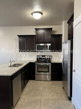 1638 N Venetian Way in Saratoga Springs, UT - Building Photo - Building Photo