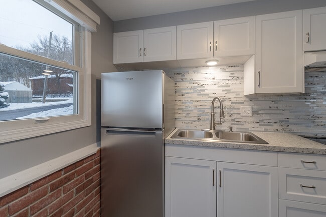 404 James Ave, Unit 101 in Mankato, MN - Building Photo - Building Photo