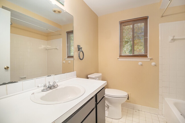 5836 New Meadow Dr in Ypsilanti, MI - Building Photo - Building Photo