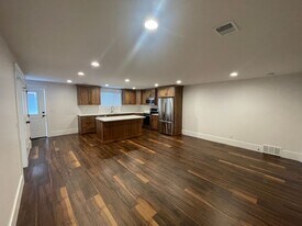 884 Silvertree Ln in North Salt Lake, UT - Building Photo