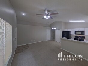828 Cape Cod Cir in Valrico, FL - Building Photo - Building Photo