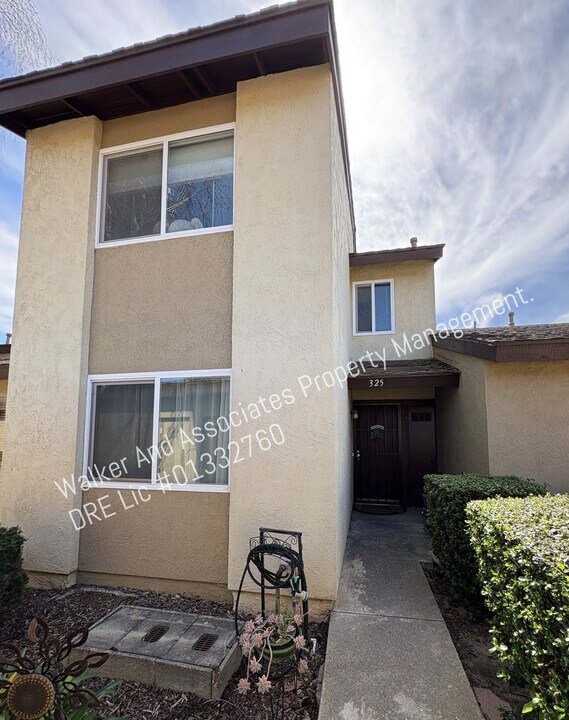 325 E Rice Ranch Rd in Santa Maria, CA - Building Photo