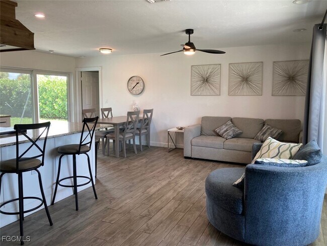 3131 Calusa Ave in Naples, FL - Foto de edificio - Building Photo