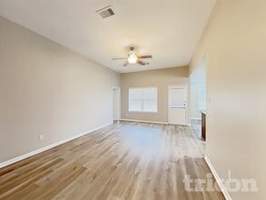 815 Marigold Rd in Baytown, TX - Foto de edificio - Building Photo