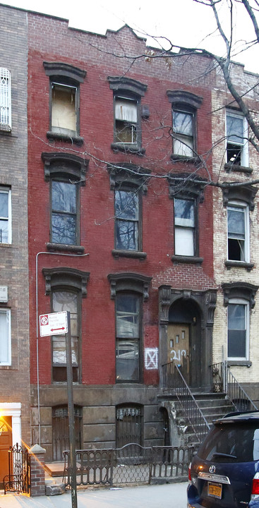 219-221 Rutledge St in Brooklyn, NY - Building Photo