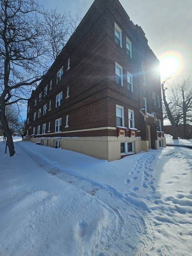 1933 Lee Rd in Cleveland Heights, OH - Building Photo - Building Photo