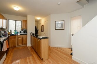 57 Sagamore Hill Dr in Port Washington, NY - Building Photo - Building Photo