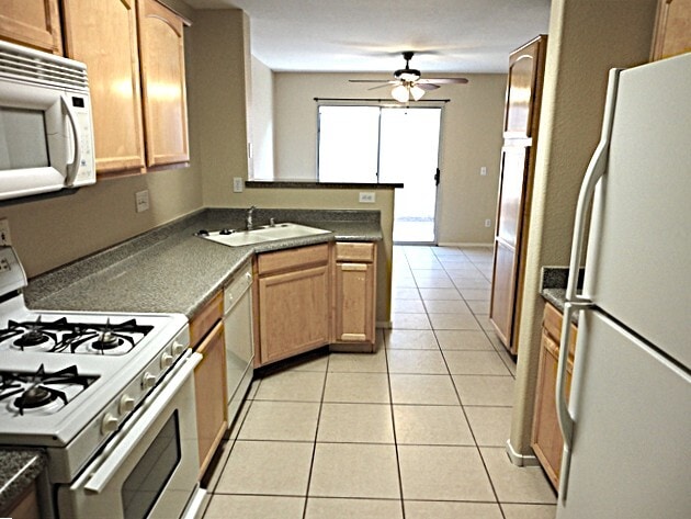 220 Winnsboro St in Henderson, NV - Building Photo - Building Photo
