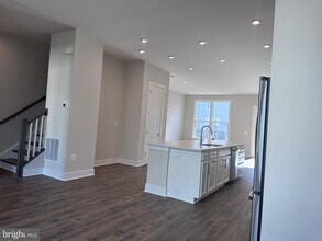 2453 Liberty Lp in Herndon, VA - Building Photo - Building Photo