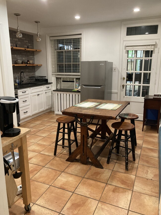 621 South Carolina Ave SE, Unit A in Washington, DC - Building Photo - Building Photo