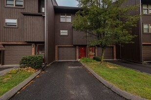 166 Natchaug Dr in Meriden, CT - Building Photo