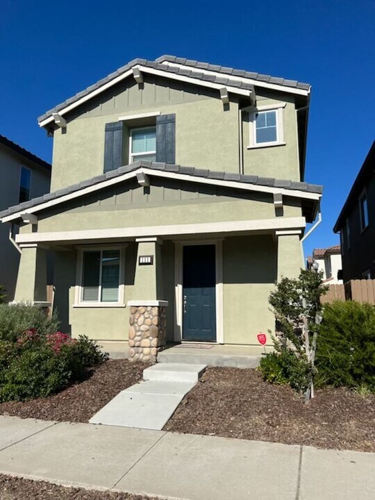 111 Alboran Sea Cir in Sacramento, CA - Building Photo