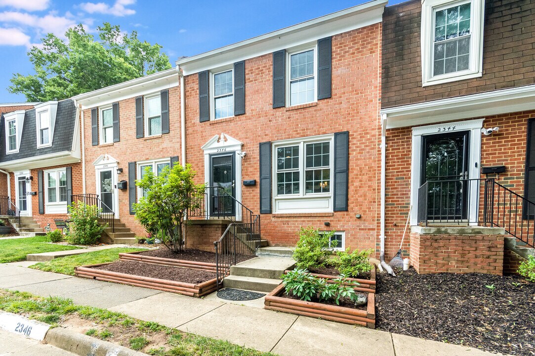 2346 Horseferry Ct in Reston, VA - Building Photo