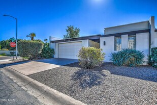 8647 E Devonshire Ave in Scottsdale, AZ - Building Photo