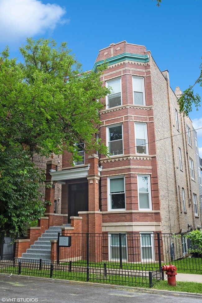 property at 2234 W Medill Ave