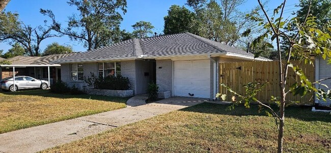4817 Lido Ln