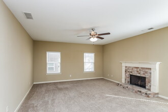 66 Crescent Woode Way in Dallas, GA - Building Photo - Building Photo