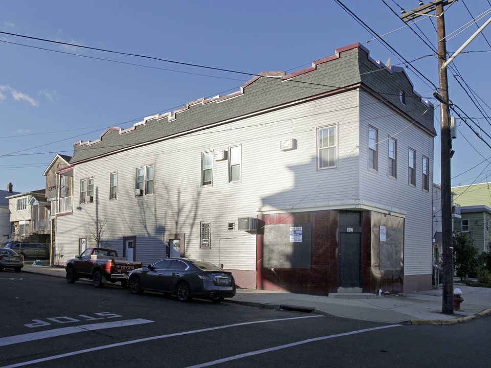 107 Hobart Ave in Bayonne, NJ - Building Photo