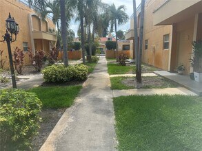 17901 NW 68th Ave in Hialeah, FL - Building Photo - Building Photo