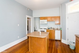 1009 N Sacramento Ave-Unit -Unit 1F in Chicago, IL - Building Photo - Building Photo