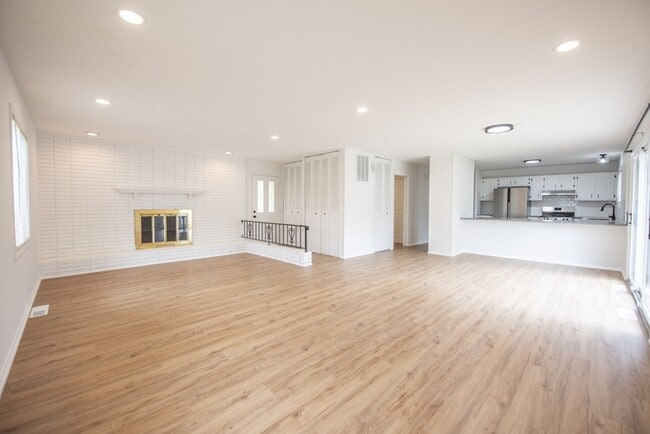 512 Sprague Rd in Berea, OH - Building Photo - Building Photo