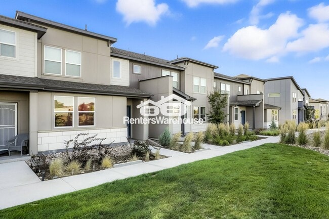 6521 N Dunkirk St in Denver, CO - Foto de edificio - Building Photo