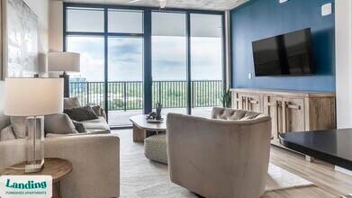 221 Main St N in St. Petersburg, FL - Foto de edificio - Building Photo