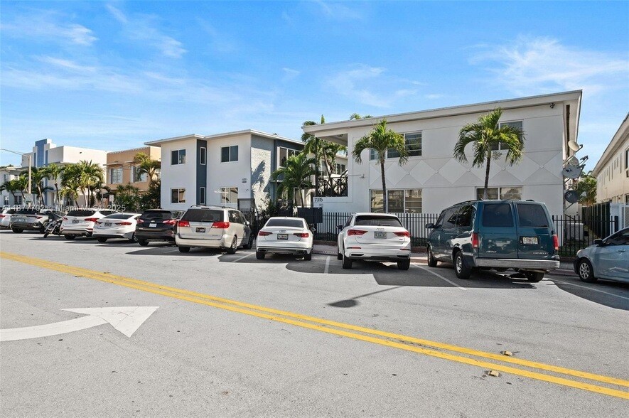 7315 Byron Ave, Unit 1 in Miami Beach, FL - Building Photo