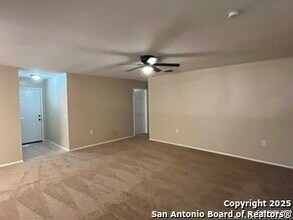 103 Meadow Way in Converse, TX - Building Photo - Building Photo