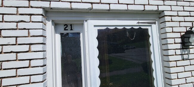 60 Whisconier Rd in Brookfield, CT - Building Photo - Building Photo