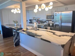 3910 Crystal Lake Dr in Pompano Beach, FL - Building Photo - Building Photo