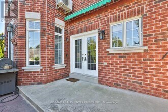 37 Castlegate Blvd in Brampton, ON - Building Photo - Building Photo