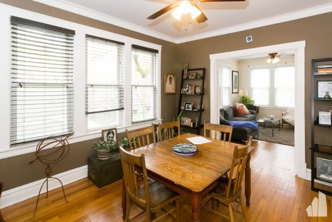 3538 W Grace St, Unit 02Ea in Chicago, IL - Foto de edificio - Building Photo