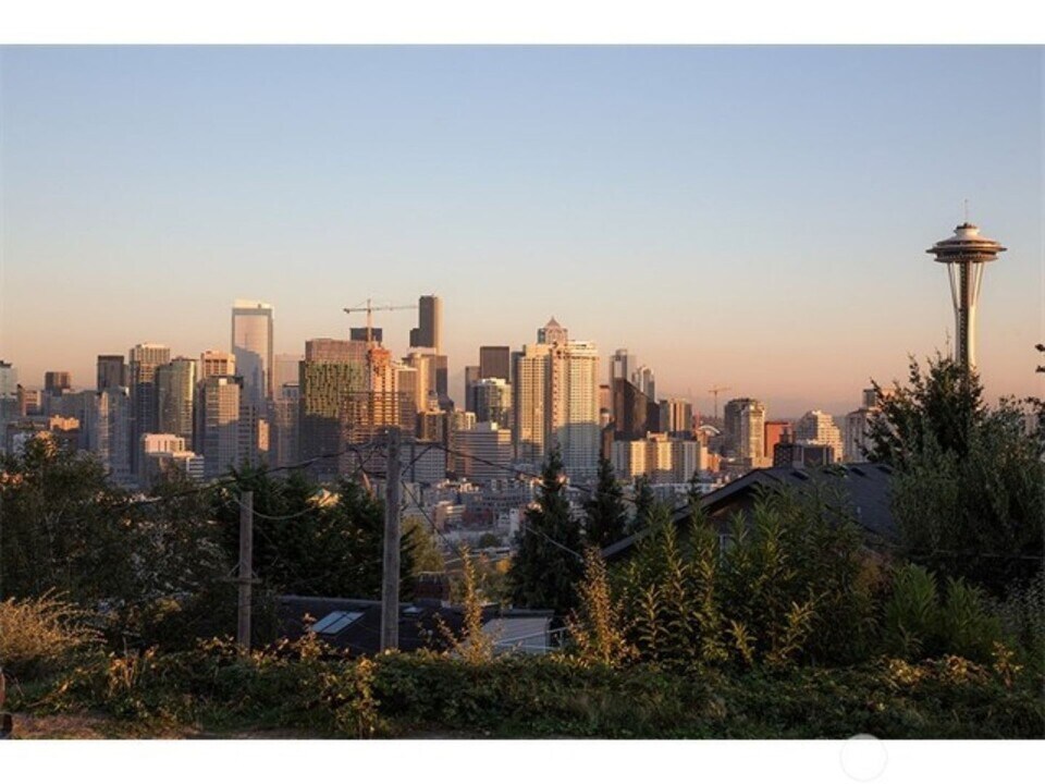 1103 Bigelow Ave N in Seattle, WA - Building Photo