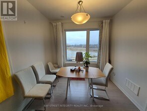 1395 Shevchenko Blvd in Oakville, ON - Building Photo - Building Photo