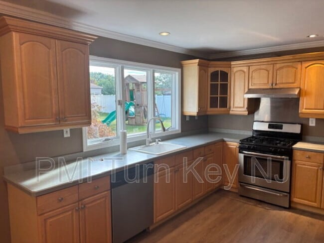 174 Stowe St in Toms River, NJ - Building Photo - Building Photo