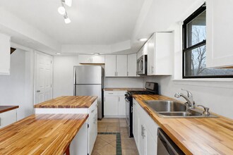 1945 W Beckert Ave in Pittsburgh, PA - Building Photo - Building Photo