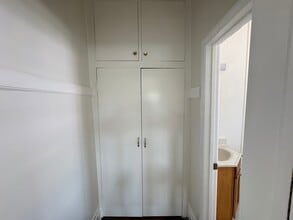 1341 N Bronson Ave, Unit 6 in Los Angeles, CA - Building Photo - Building Photo