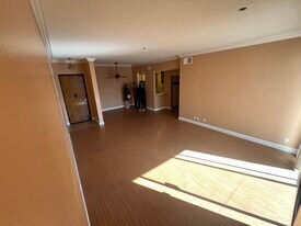 533 S St Andrews Pl, Unit 416 in Los Angeles, CA - Building Photo