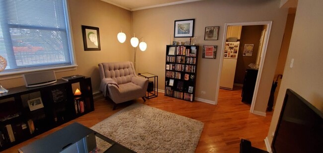 property at 525 W Aldine Ave