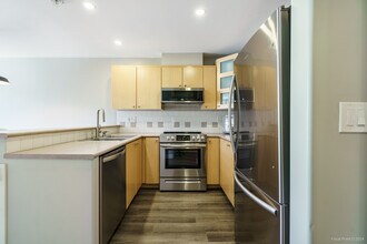 3122 St Johns St in Port Moody, BC - Building Photo - Building Photo