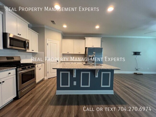 5040 Harris Woods Blvd in Charlotte, NC - Building Photo - Building Photo