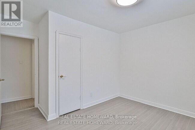 104 Crestwood Rd in Vaughan, ON - Building Photo - Building Photo